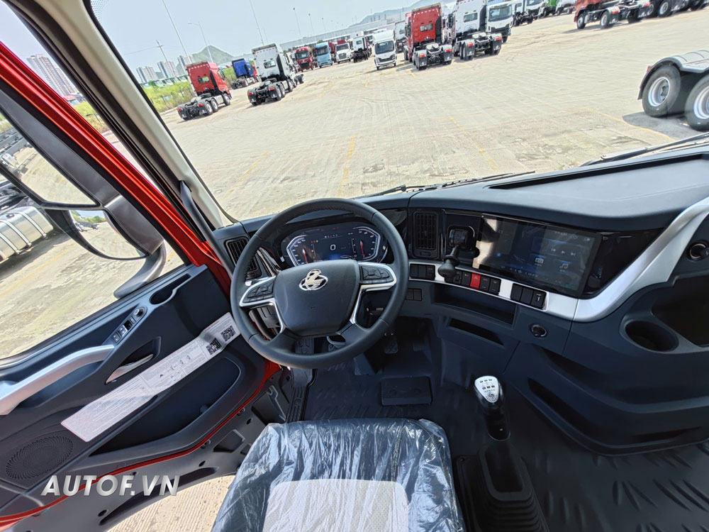 Xe tải Chenglong 5 chân H7 360Hp Thùng 9m7 (01/2026)